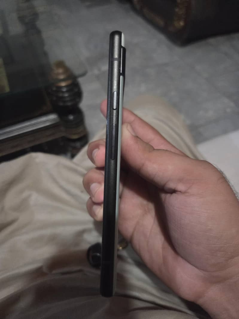 Google Pixel 6a 5