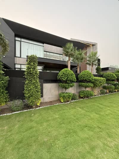 ON 70 FT. ROAD | 2 KANAL ELEGANT AND FULLY FURNISHED MODERN BUNGALOW WITH BASEMENT,CINEMA,POOL IS AVAILABLE IN THE BEST BLOCK OF DHA LAHORE.