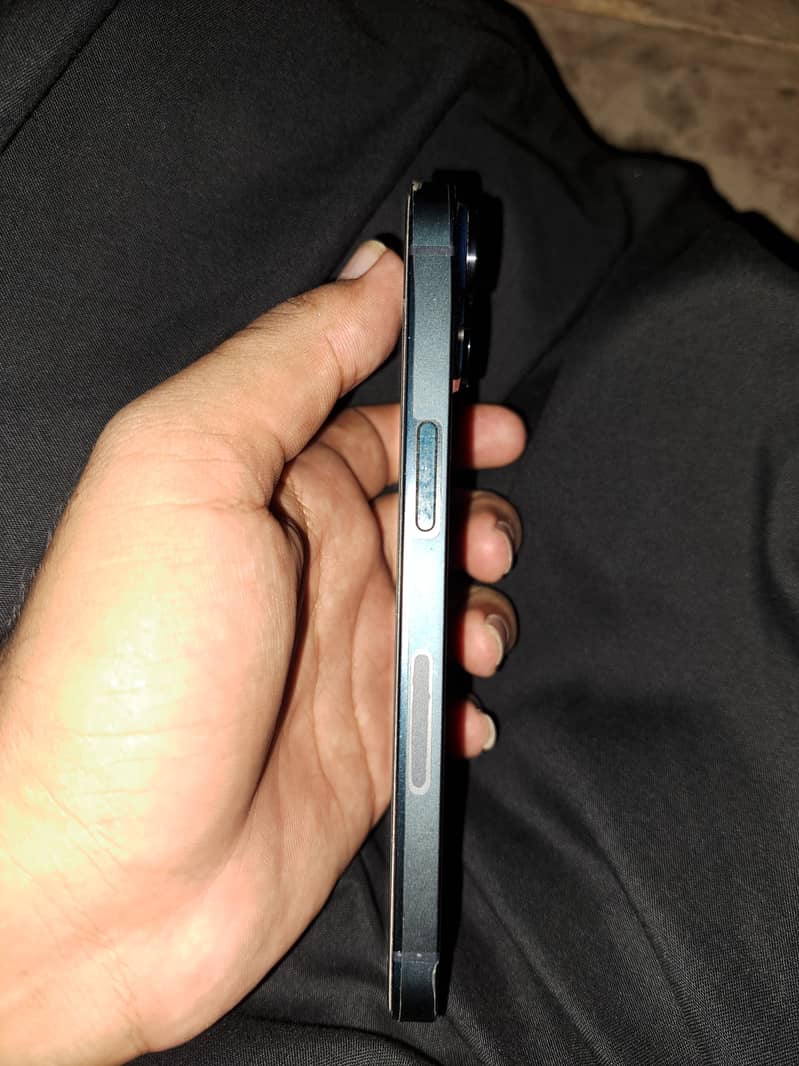 Apple iPhone 14 3