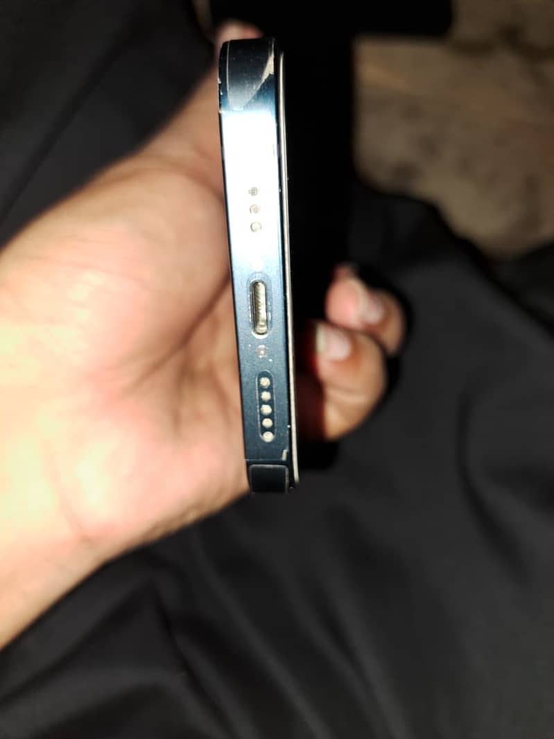 Apple iPhone 14 4