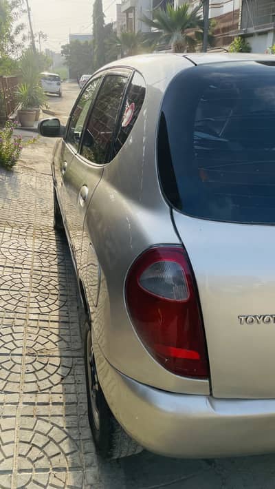 Toyota Duet 1999
