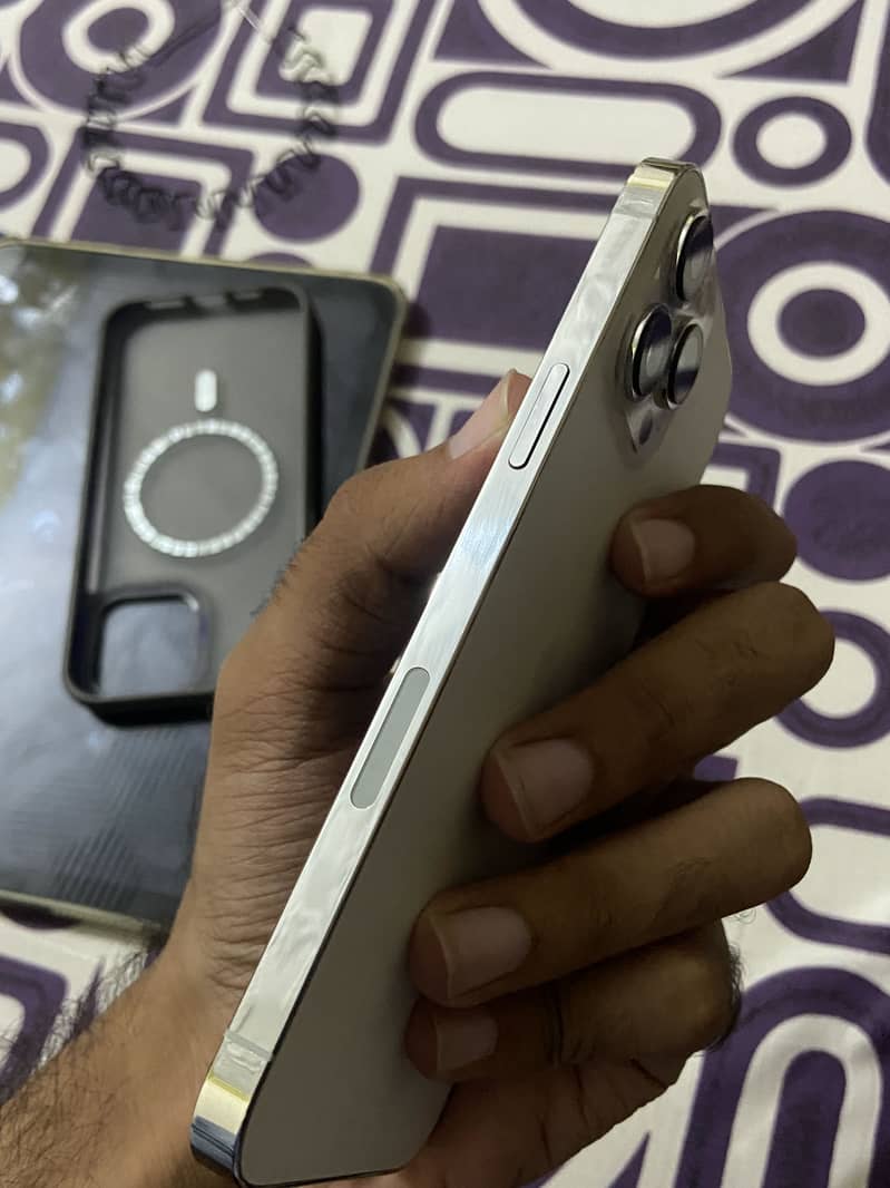 Apple iPhone 13 Pro Max 8