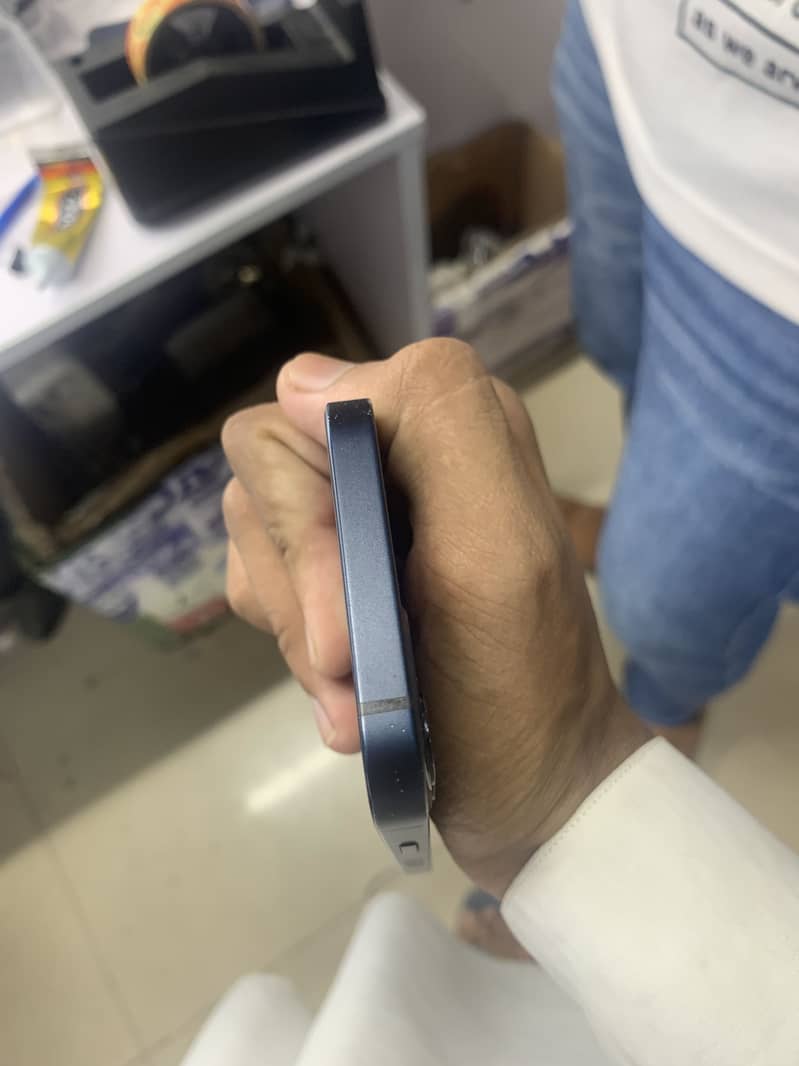 Apple iPhone 12 mini 0