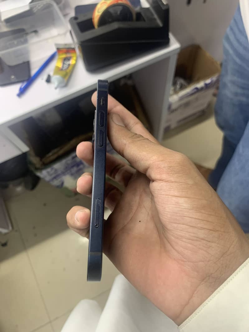Apple iPhone 12 mini 4