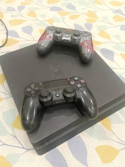 PS4 Slim 500GB Jailbreak + 2 Controllers