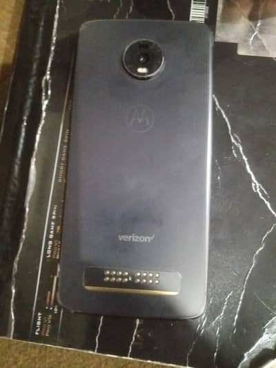 moto z4 4+4/128