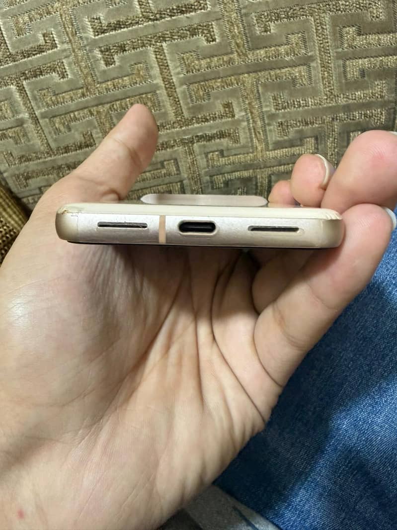 Google Pixel 8 4