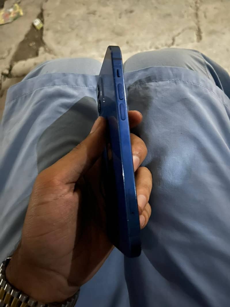 Apple iPhone 12 1