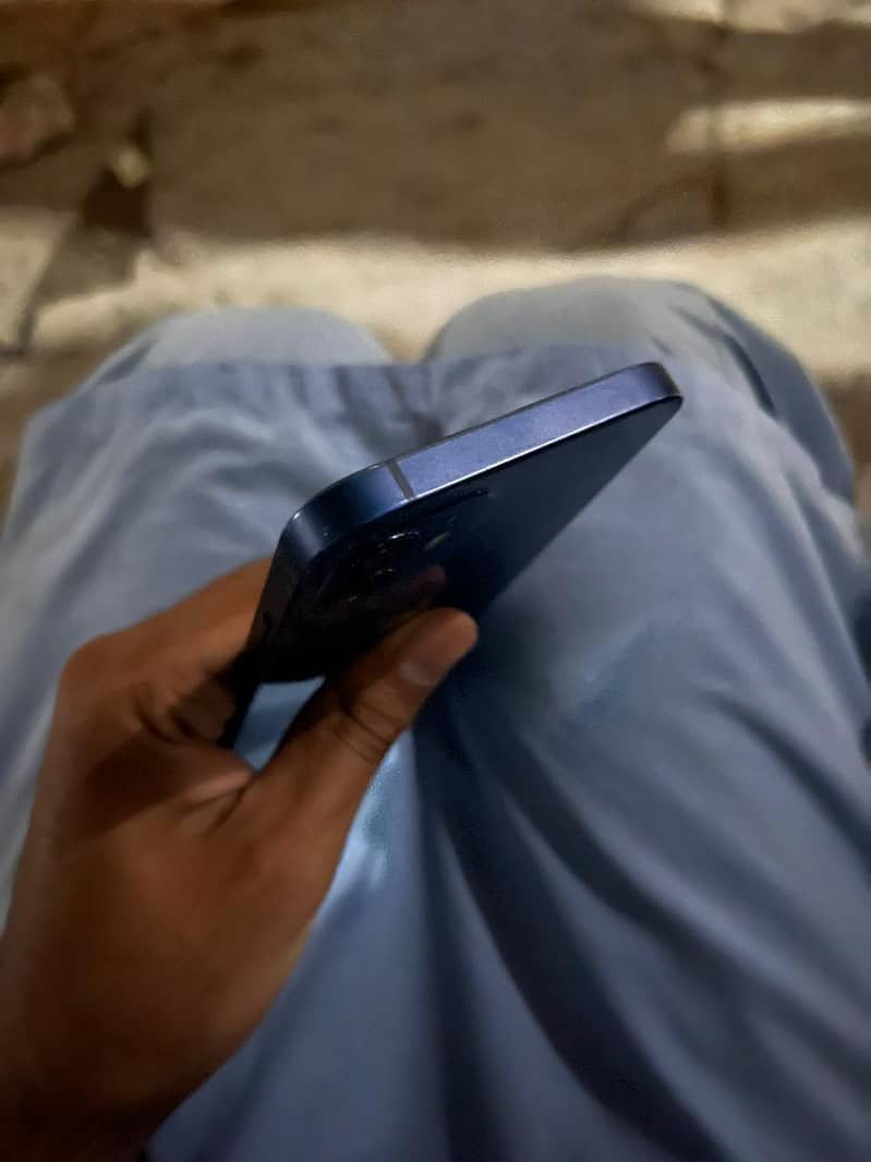 Apple iPhone 12 2