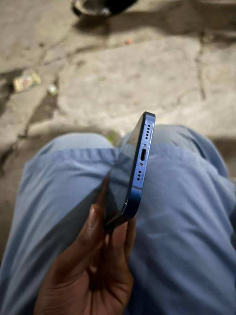 Apple iPhone 12 3