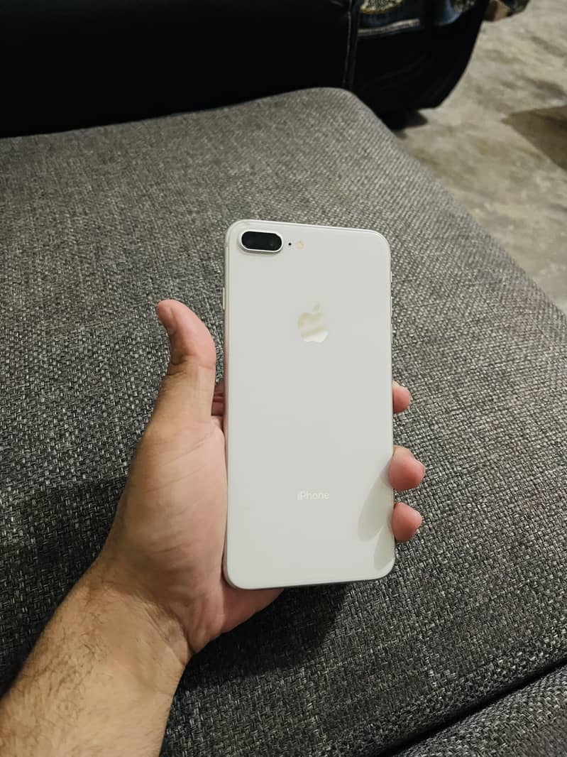 Apple iPhone 8 Plus 1
