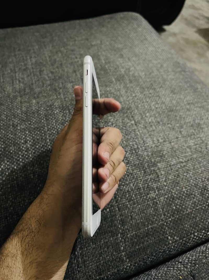 Apple iPhone 8 Plus 3