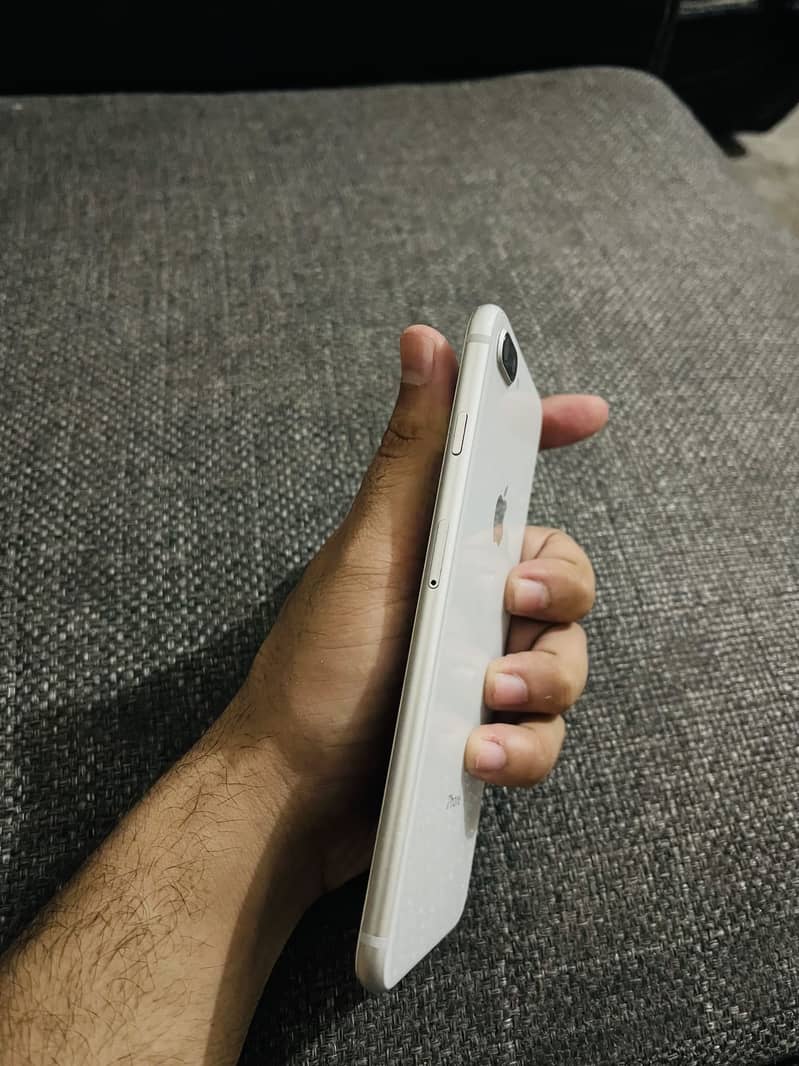 Apple iPhone 8 Plus 4