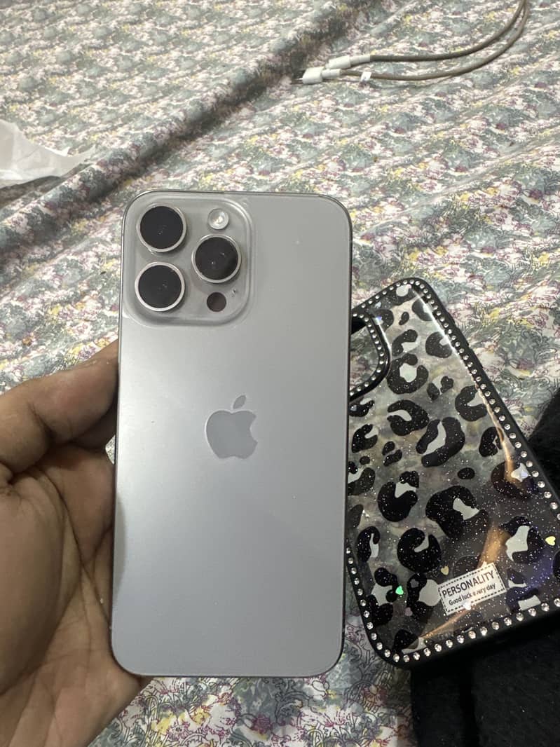 Apple iPhone 15 Pro Max 0