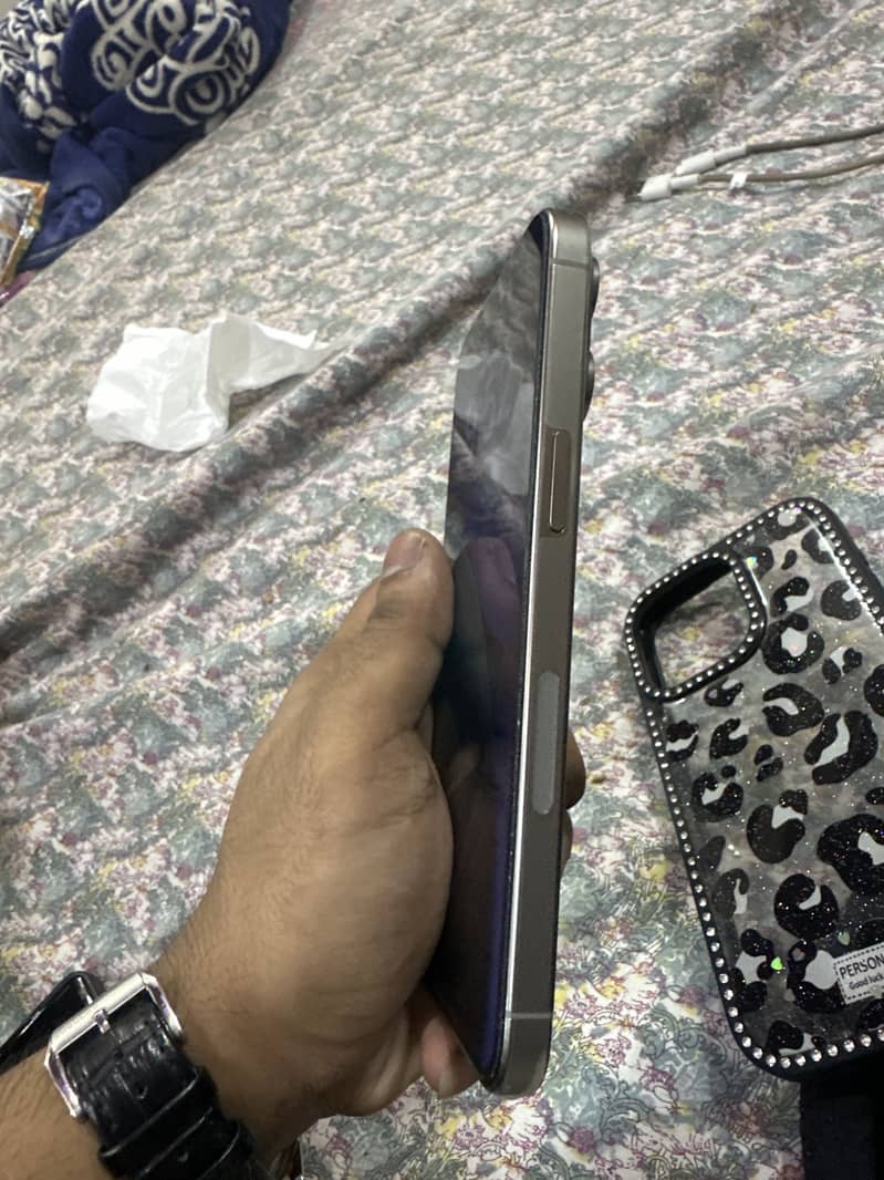 Apple iPhone 15 Pro Max 2
