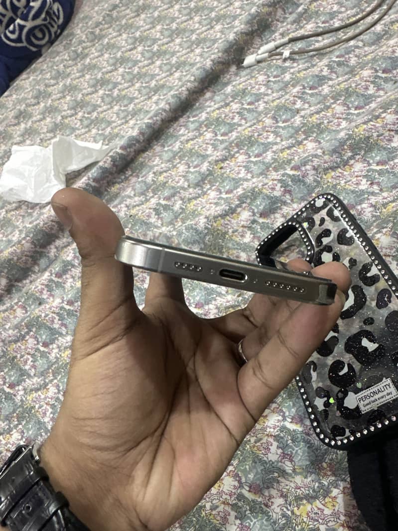 Apple iPhone 15 Pro Max 3