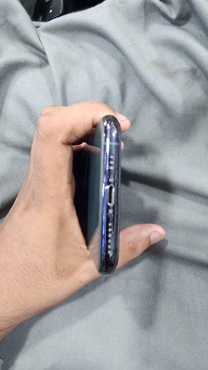 Apple iPhone 11 Pro 1