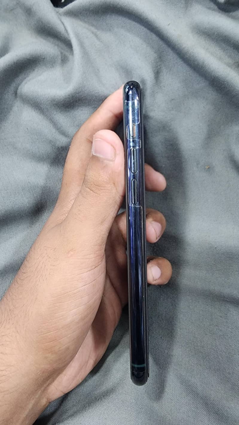 Apple iPhone 11 Pro 4