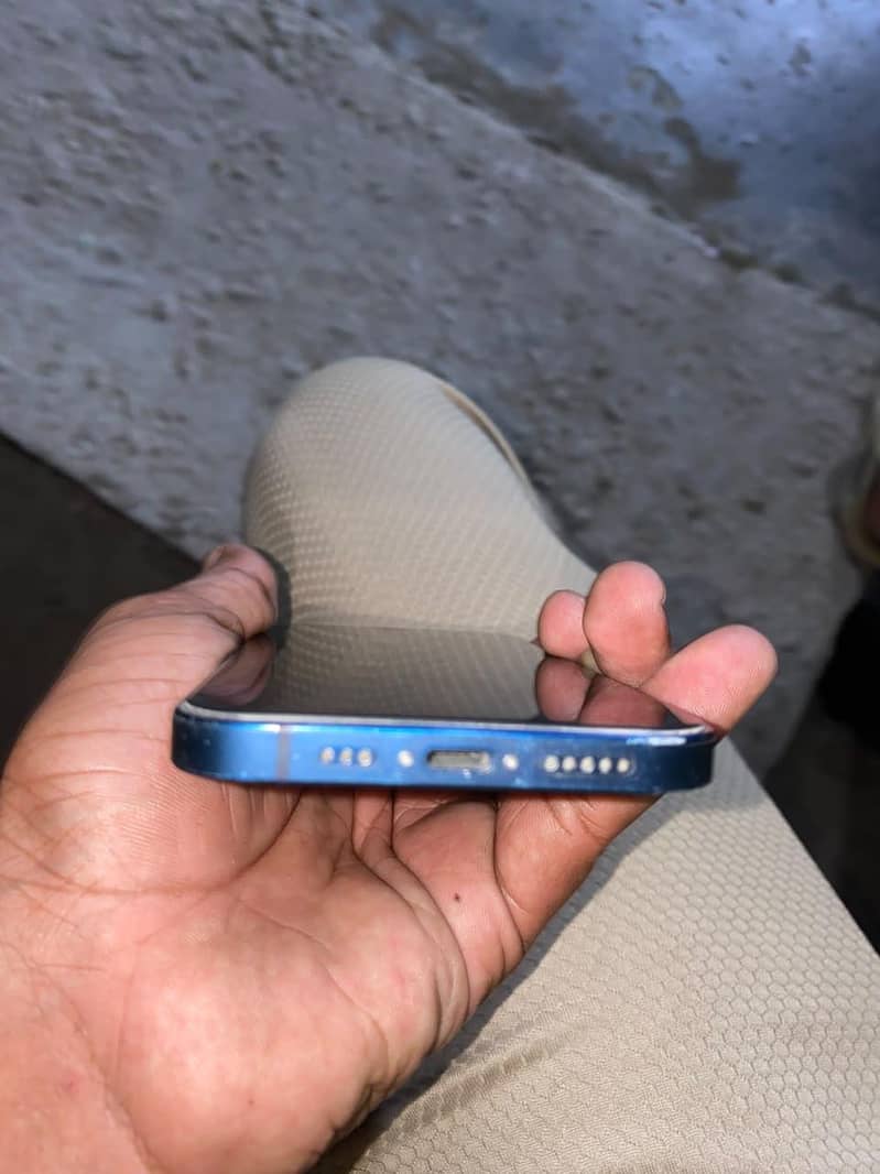 Apple iPhone 12 2