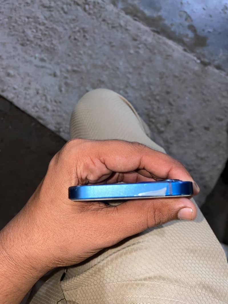 Apple iPhone 12 7
