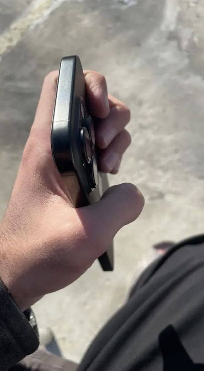 Apple iPhone 16 Pro 0