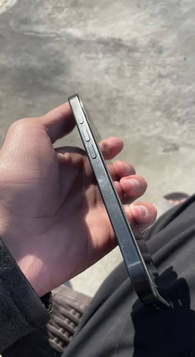 Apple iPhone 16 Pro 4