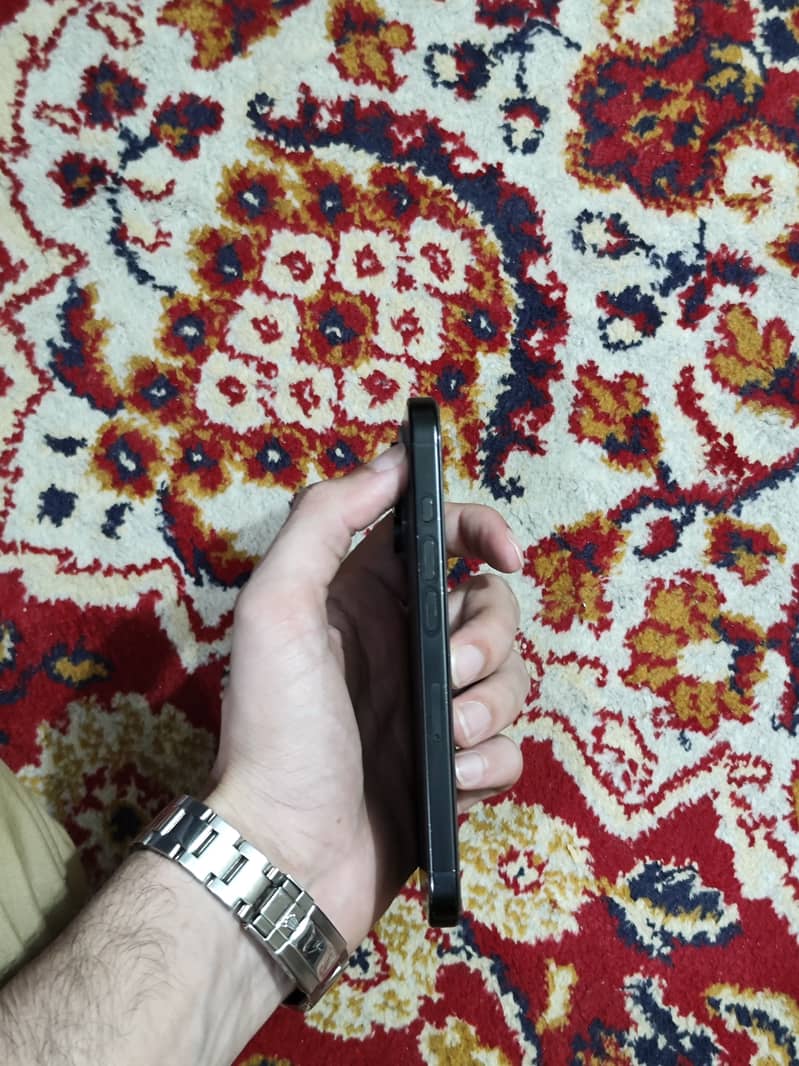 Apple iPhone 16 Pro 2