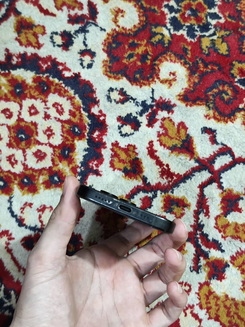 Apple iPhone 16 Pro 4