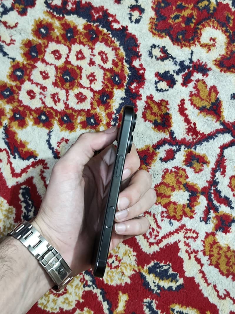 Apple iPhone 16 Pro 5