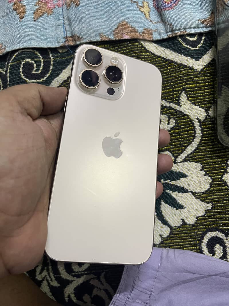 Apple iPhone 16 Pro Max 1