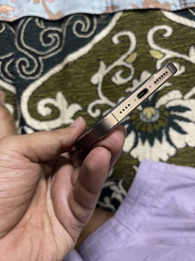Apple iPhone 16 Pro Max 5