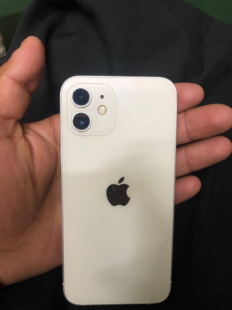 Apple iPhone 12 4