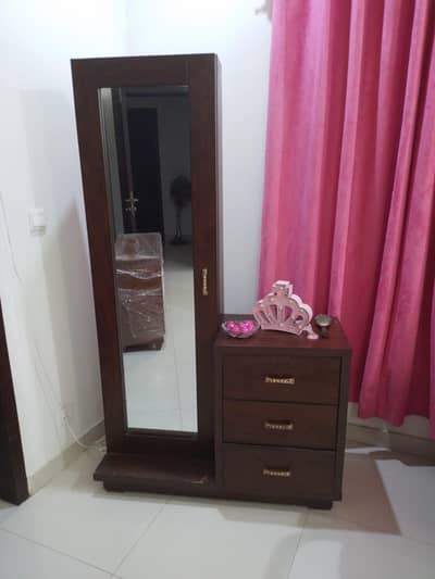 Dressing table