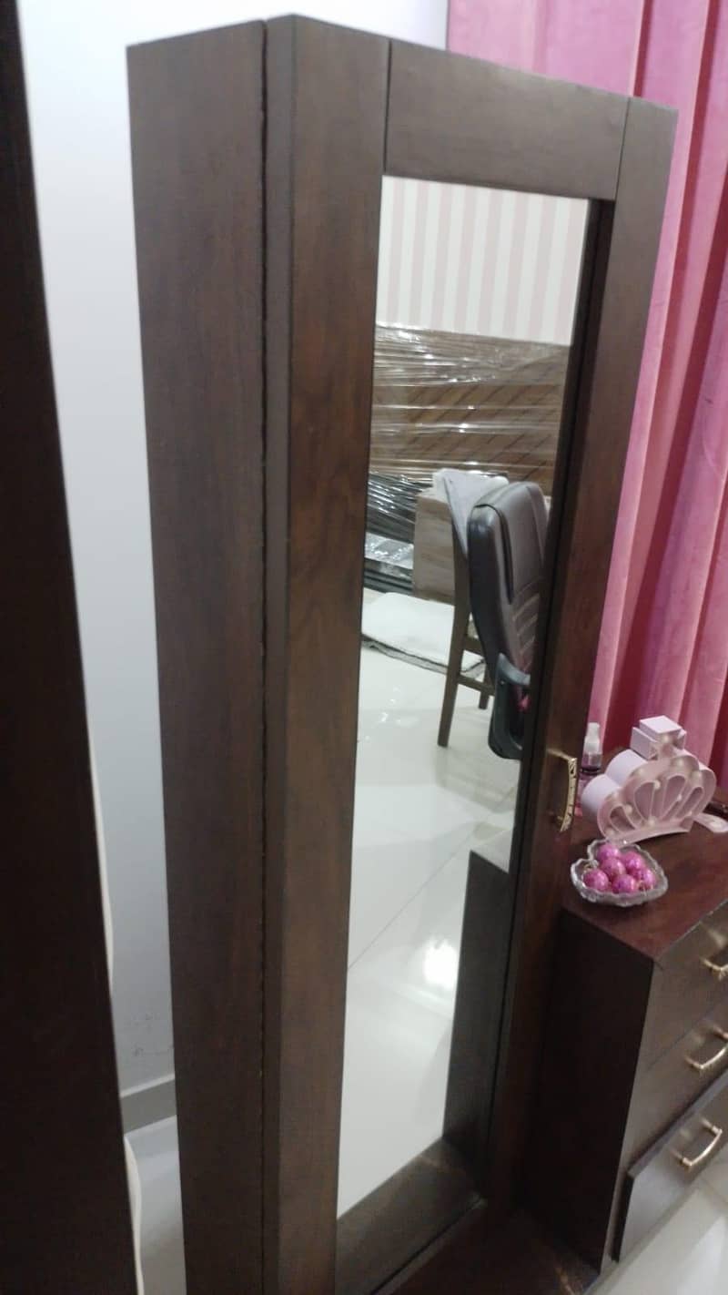 Dressing table 1
