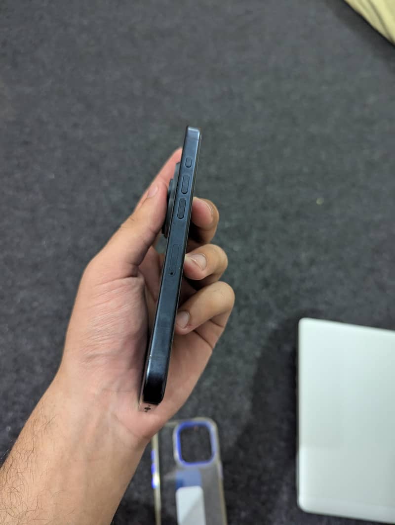 Apple iPhone 15 Pro 2