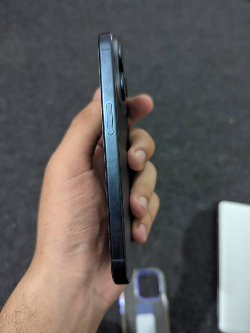 Apple iPhone 15 Pro 3