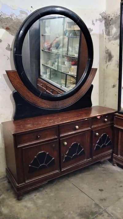 Dressing Table with Large Mirror