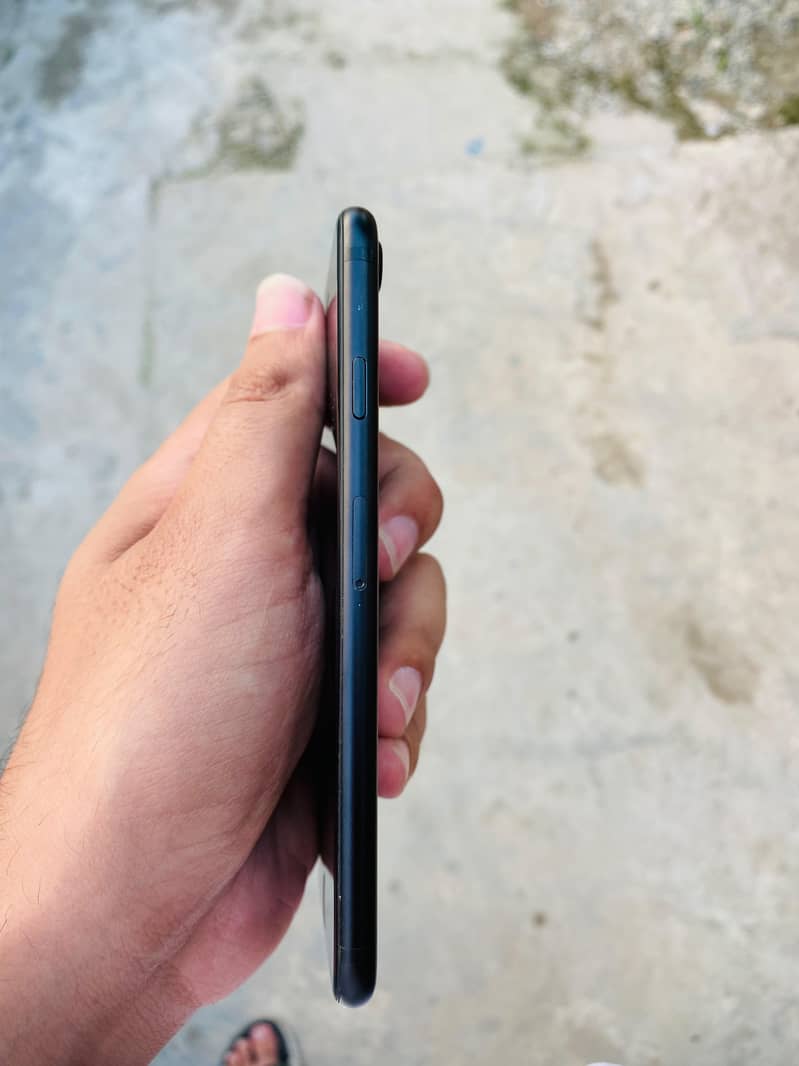Apple iPhone 7 3