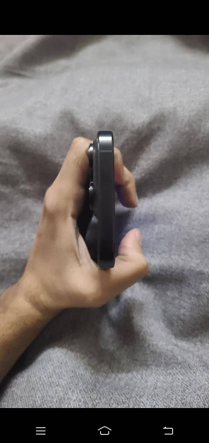 Apple iPhone 16 Pro 1