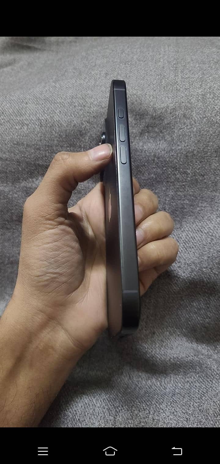 Apple iPhone 16 Pro 2