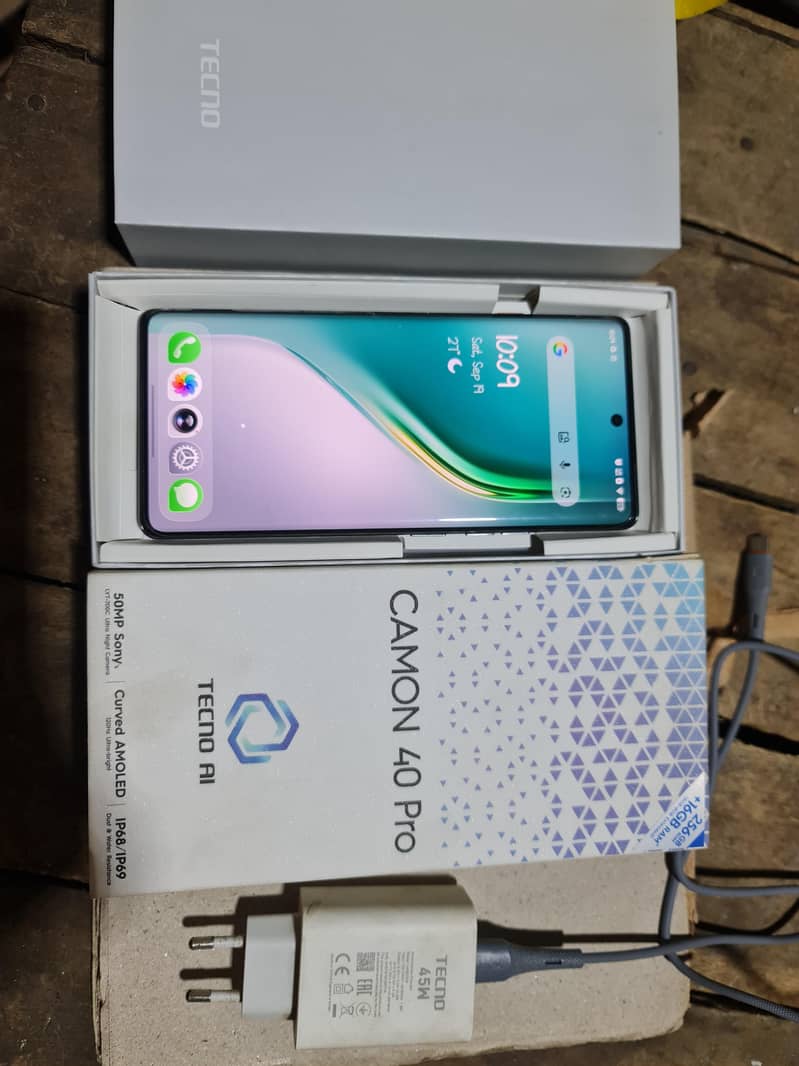 Tecno CAMON 40 Pro 3
