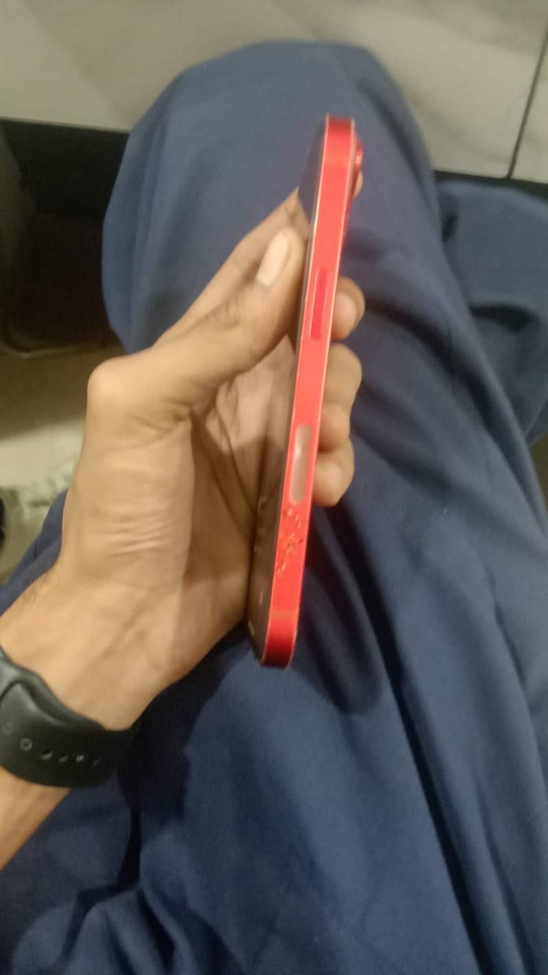 Apple iPhone 13 2
