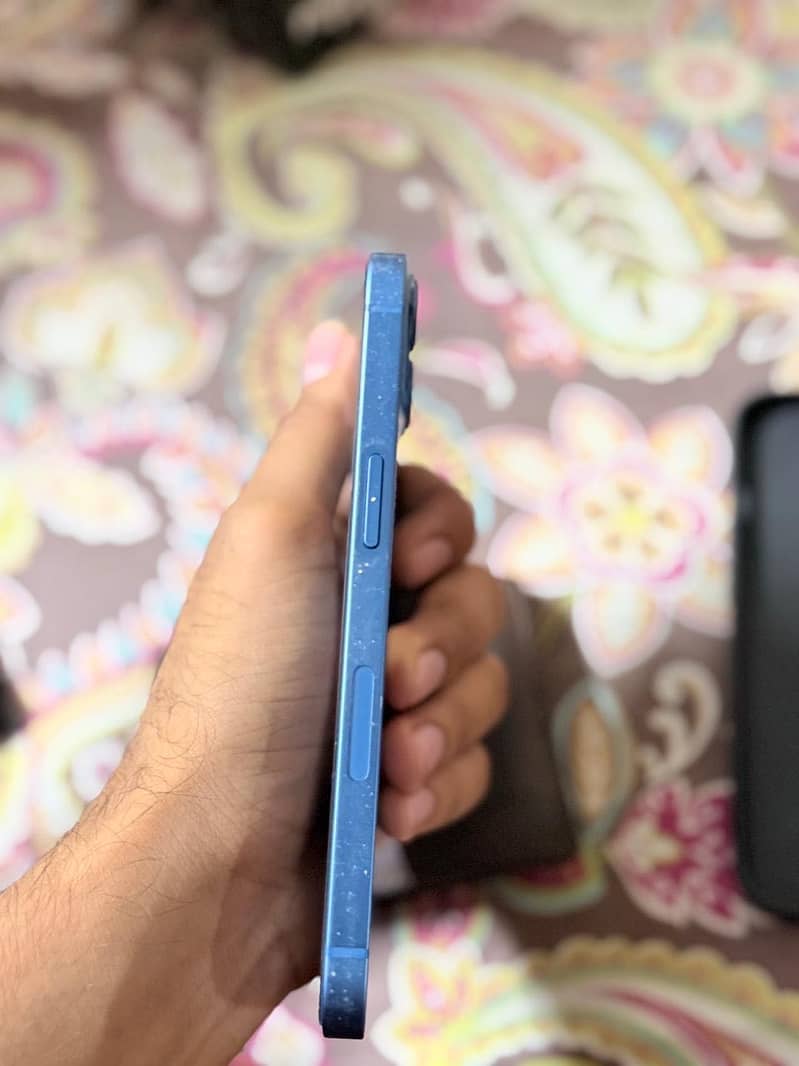 Apple iPhone 13 4