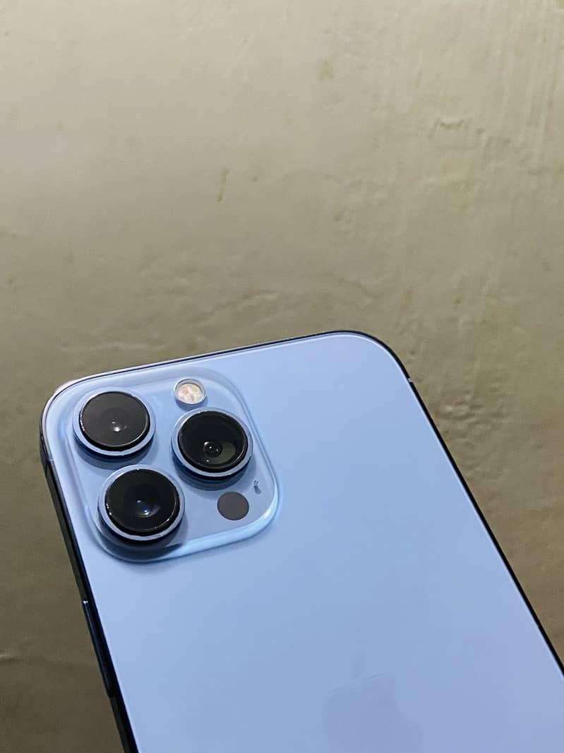 Apple iPhone 13 Pro Max 4