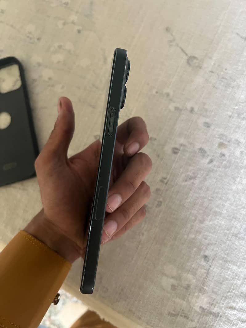 Apple iPhone 13 Pro Max 4