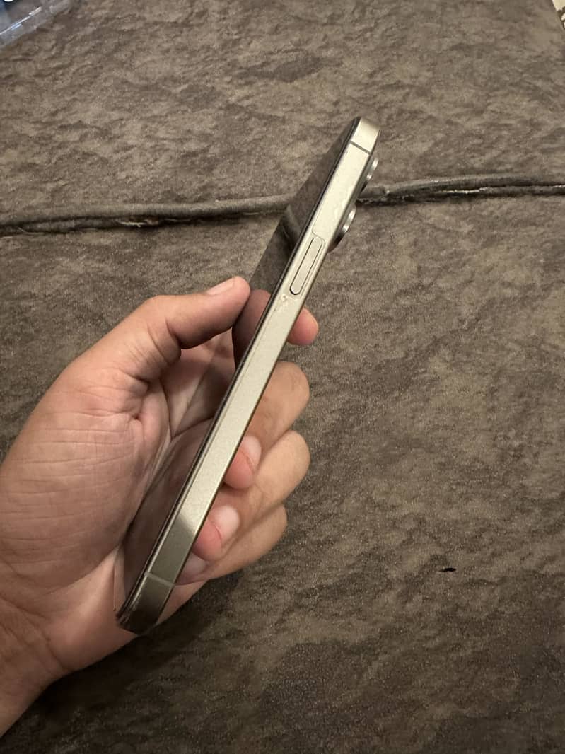 Apple iPhone 15 Pro Max with box 1