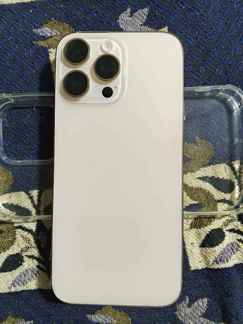 Apple iPhone 16 Pro Max 1