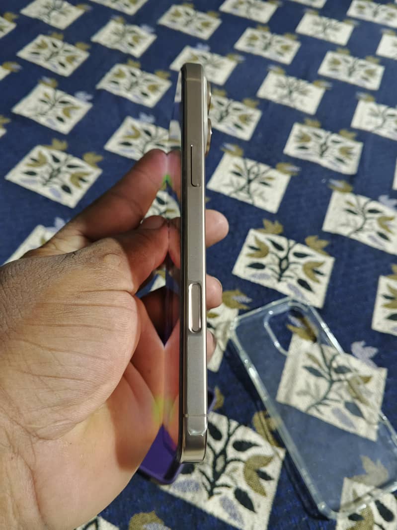Apple iPhone 16 Pro Max 5