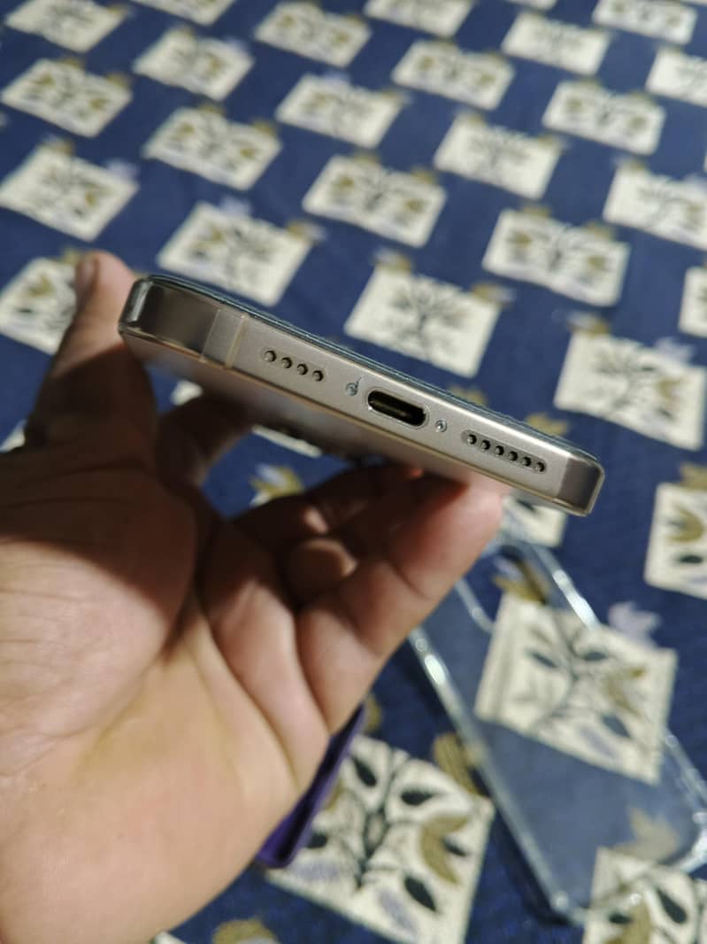 Apple iPhone 16 Pro Max 6
