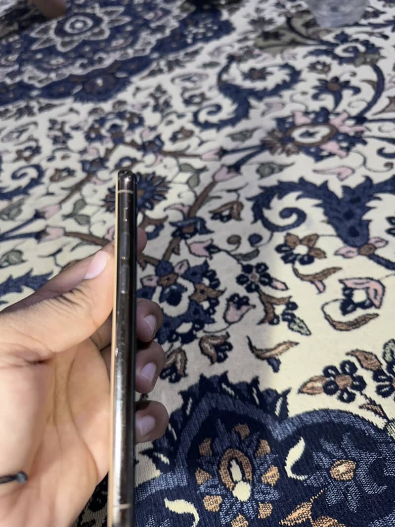 Apple iPhone 11 Pro 1